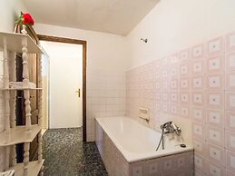 Cosy Farmhouse in Bacchereto With Swimming Pool