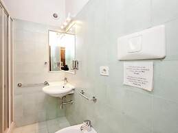 Pleasant Apartment With Swimming Pool,garden,bbq, Parking