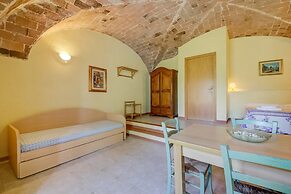 Farmhouse in Montescudaio With a Shared Pool Near sea & Park