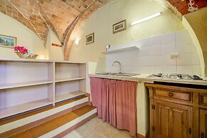 Farmhouse in Montescudaio With a Shared Pool Near sea & Park