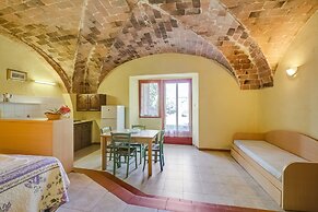Farmhouse in Montescudaio With a Shared Pool Near sea & Park