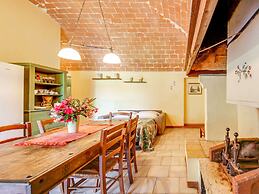 Farmhouse in Montescudaio With a Shared Pool Near sea & Park