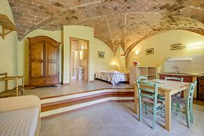 Farmhouse in Montescudaio With a Shared Pool Near sea & Park
