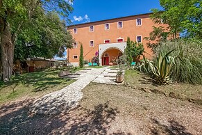 Farmhouse in Montescudaio With a Shared Pool Near sea & Park