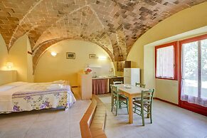 Farmhouse in Montescudaio With a Shared Pool Near sea & Park