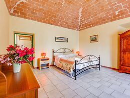 Farmhouse in Montescudaio With a Shared Pool Near sea & Park