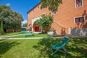 Farmhouse in Montescudaio With a Shared Pool Near sea & Park