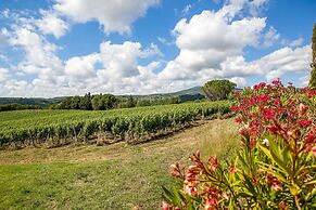 Farmhouse in Montescudaio With a Shared Pool Near sea & Park