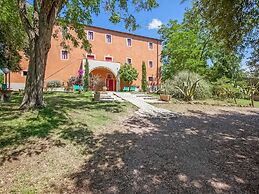 Farmhouse in Montescudaio With a Shared Pool Near sea & Park