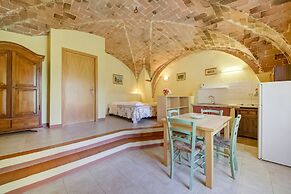Farmhouse in Montescudaio With a Shared Pool Near sea & Park