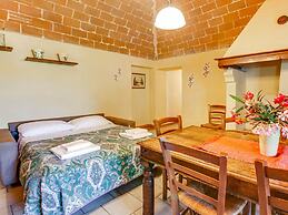 Farmhouse in Montescudaio With a Shared Pool Near sea & Park
