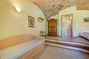 Farmhouse in Montescudaio With a Shared Pool Near sea & Park