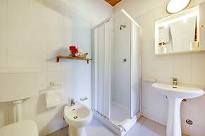 Farmhouse in Montescudaio With a Shared Pool Near sea & Park