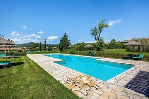 Farmhouse in Montescudaio With a Shared Pool Near sea & Park