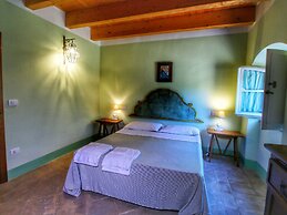 Picturesque Holiday Home in Assisi With Pool