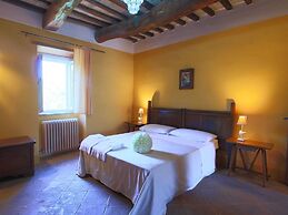 Picturesque Holiday Home in Assisi With Pool