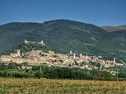 Picturesque Holiday Home in Assisi With Pool