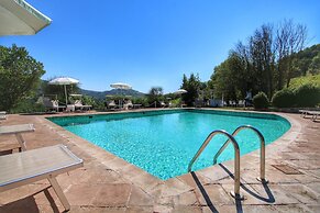 Picturesque Holiday Home in Assisi With Pool