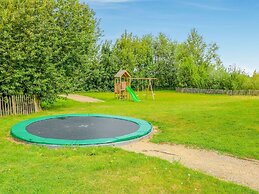 Ideal Holiday Home in Gijverinkhove With Terrace, Garden