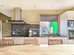 Ideal Holiday Home in Gijverinkhove With Terrace, Garden