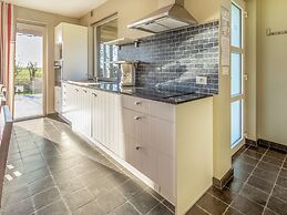 Ideal Holiday Home in Gijverinkhove With Terrace, Garden