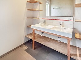 Ideal Holiday Home in Gijverinkhove With Terrace, Garden