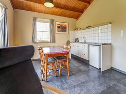 Tranquil Holiday Home in Lage Zwaluwe With Terrace