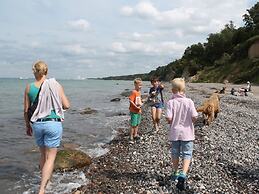Modernly Furnished Holiday Home Near the Beach