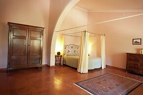 Expensive Villa With Tennis Court in Sinalunga