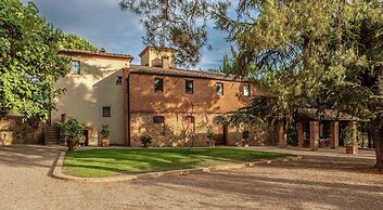 Expensive Villa With Tennis Court in Sinalunga