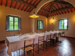 Expensive Villa With Tennis Court in Sinalunga