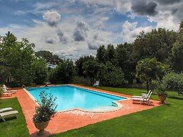 Expensive Villa With Tennis Court in Sinalunga