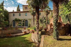 Expensive Villa With Tennis Court in Sinalunga