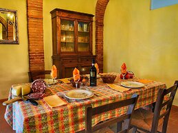 Expensive Villa With Tennis Court in Sinalunga