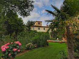 Expensive Villa With Tennis Court in Sinalunga