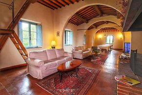 Expensive Villa With Tennis Court in Sinalunga
