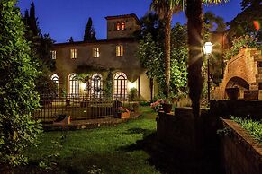 Expensive Villa With Tennis Court in Sinalunga