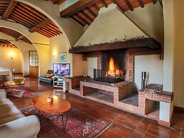 Expensive Villa With Tennis Court in Sinalunga