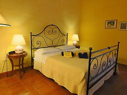 Expensive Villa With Tennis Court in Sinalunga