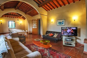 Expensive Villa With Tennis Court in Sinalunga