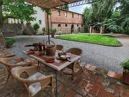Expensive Villa With Tennis Court in Sinalunga