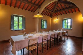 Expensive Villa With Tennis Court in Sinalunga