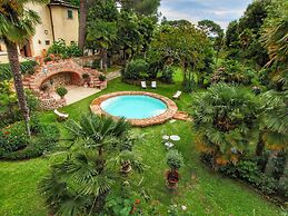 Expensive Villa With Tennis Court in Sinalunga