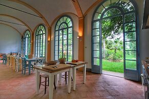 Expensive Villa With Tennis Court in Sinalunga