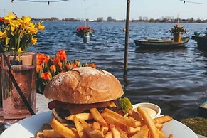 Comfortable Holiday Home in Noordwijkerhout Near the sea