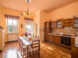 Air-conditioned Flat With Pool and Wellness Area