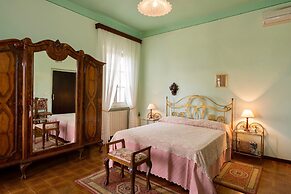Air-conditioned Flat With Pool and Wellness Area