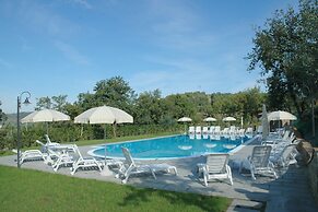 Air-conditioned Flat With Pool and Wellness Area