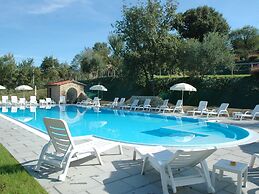 Air-conditioned Flat With Pool and Wellness Area