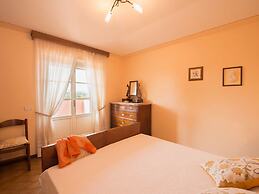 Air-conditioned Flat With Pool and Wellness Area